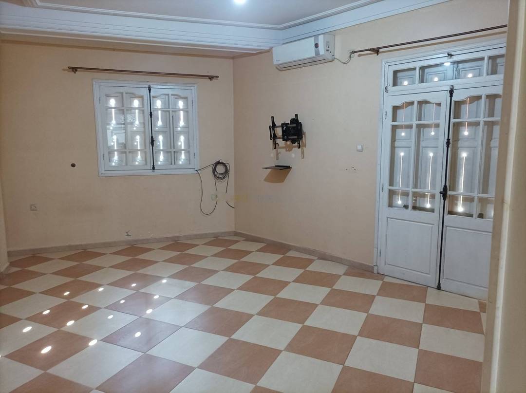  Location niveau de villa f4 bab ezzouar