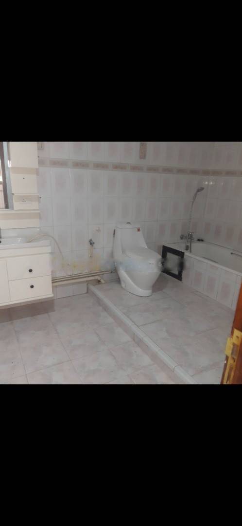 Location Niveau de villa F4 Ain Benian