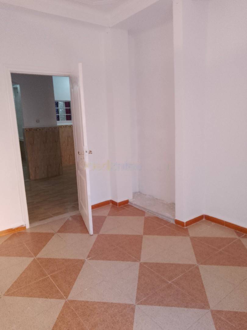 Location Niveau de villa F4 Djasr Kasentina