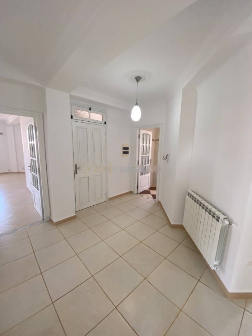 Location Niveau de villa F4 Ben Aknoun