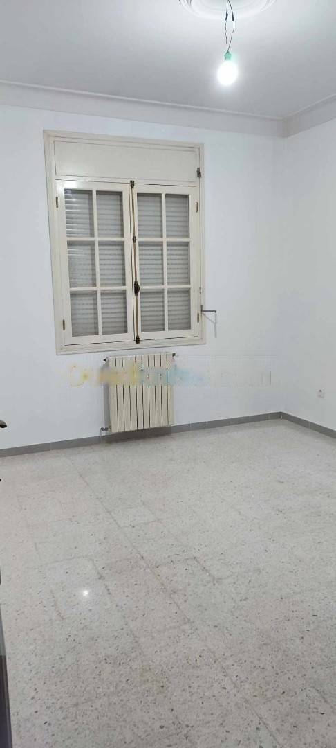 Location Niveau de villa F4 Birkhadem