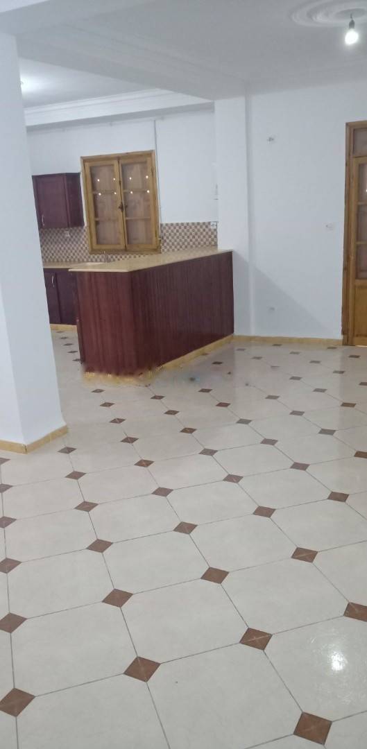 Location Niveau de villa F4 Djasr Kasentina