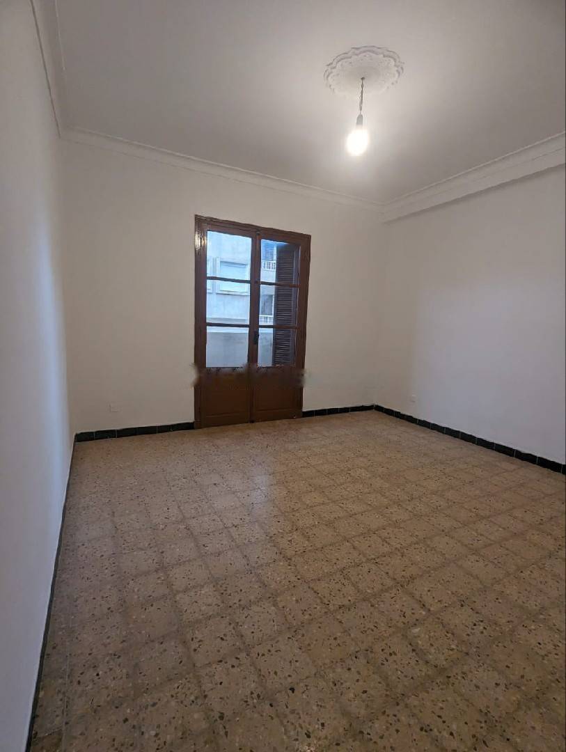 Location Niveau de villa F5 Ain Benian