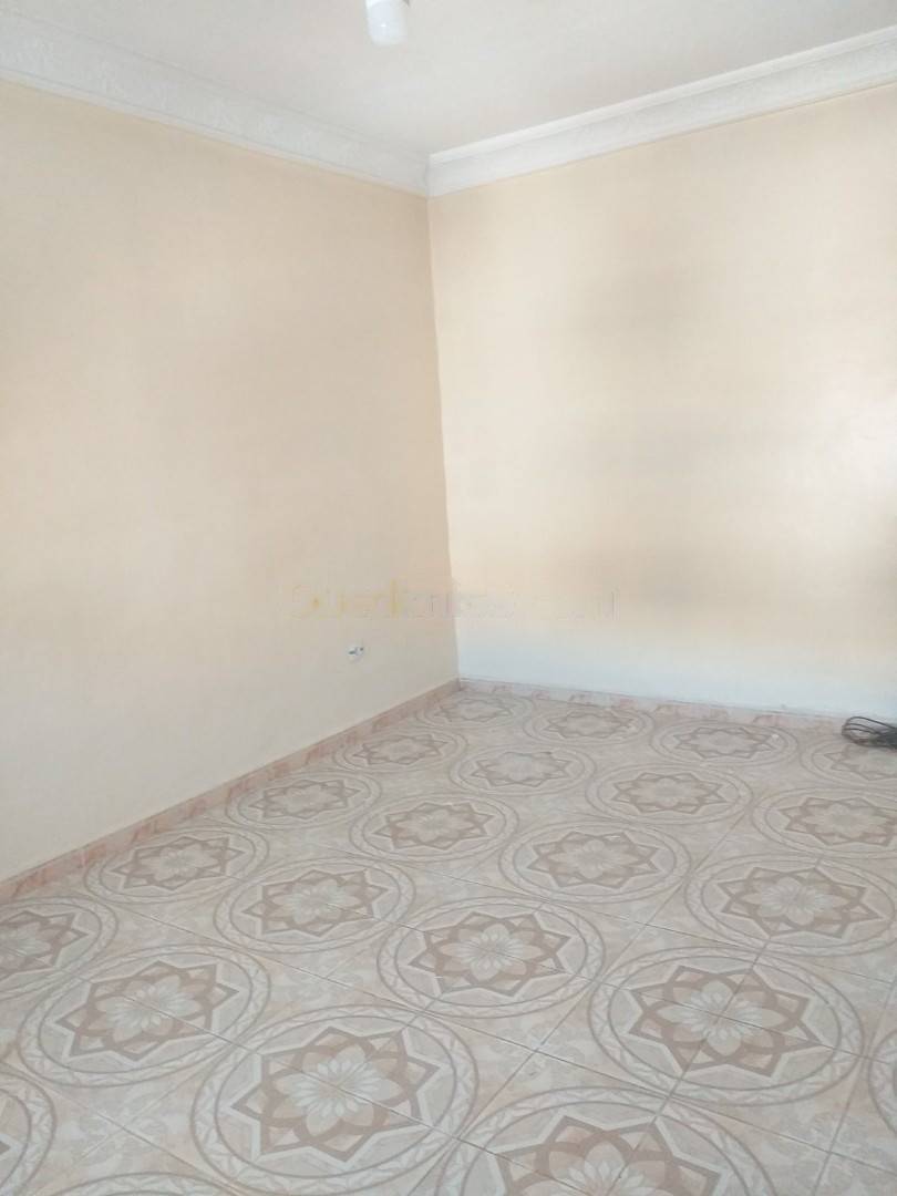 Location Appartement F4 Djasr Kasentina