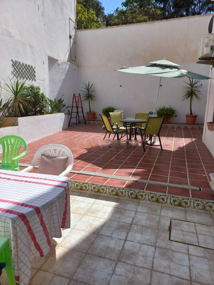 Location Niveau de villa F4 Hydra