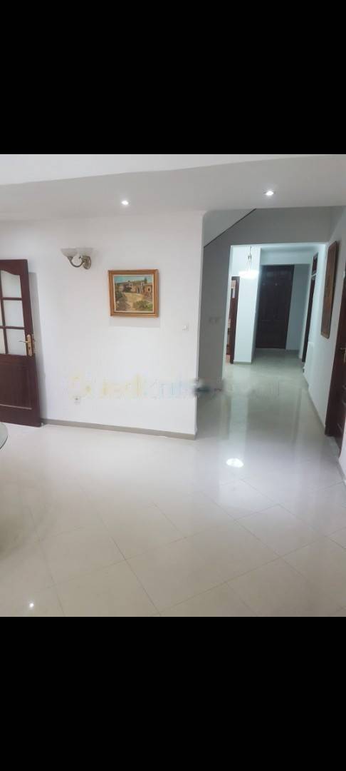 Location appartement f5 hydra