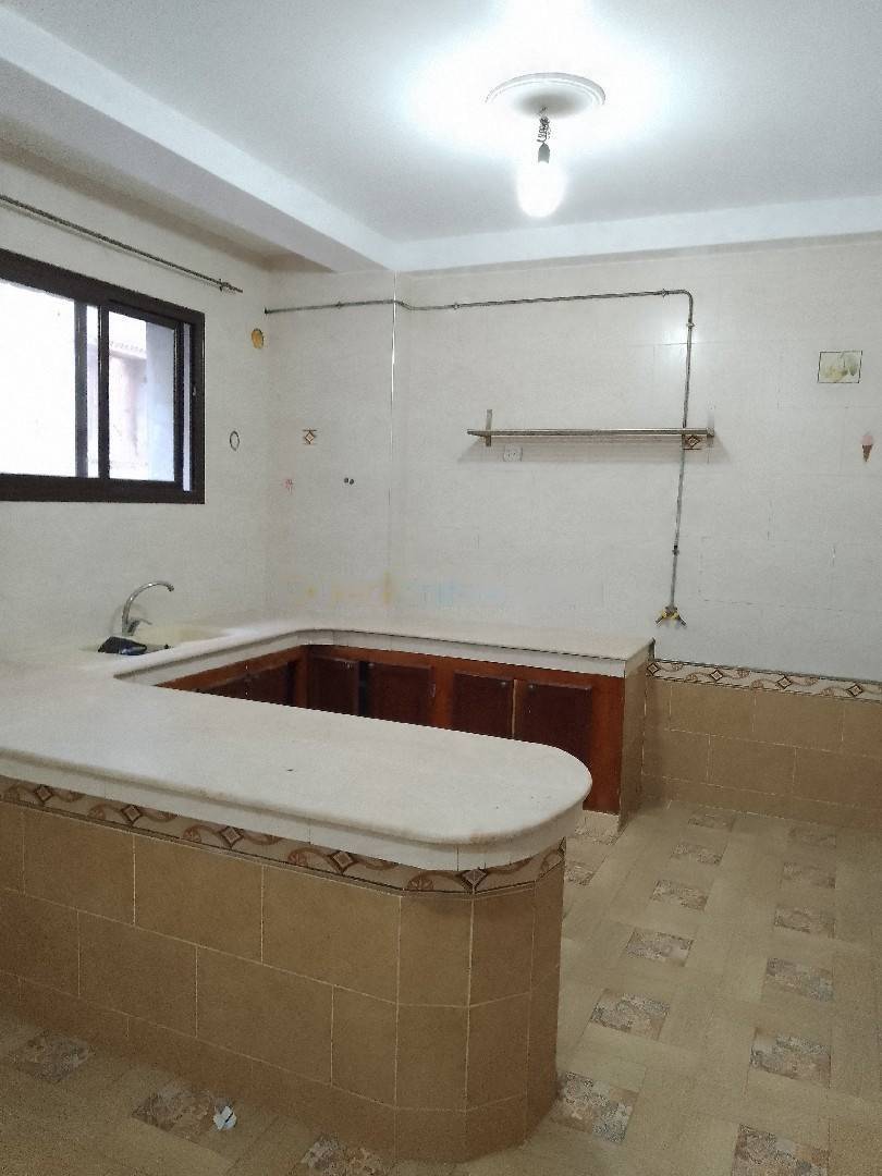 Location Niveau de villa F4 Djasr Kasentina