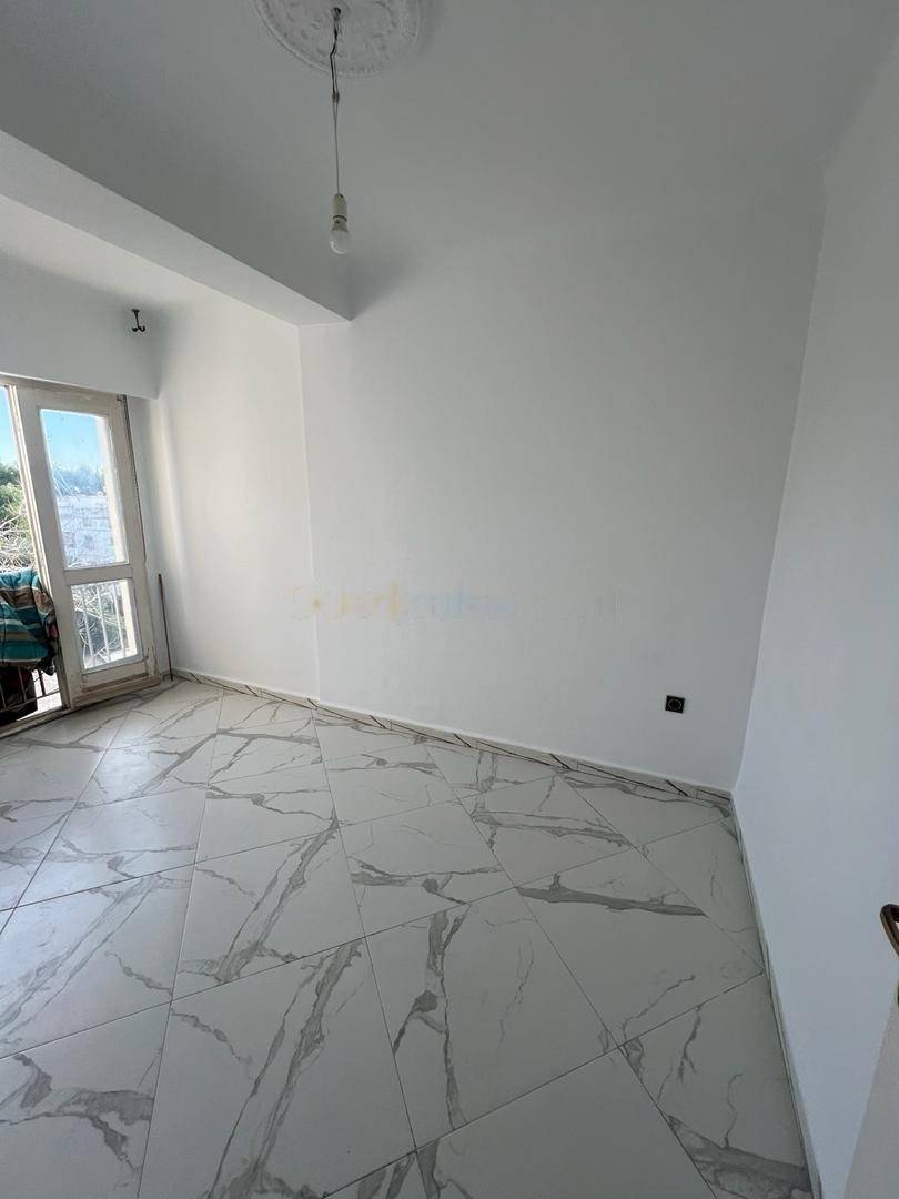 Location Appartement F4 Hydra