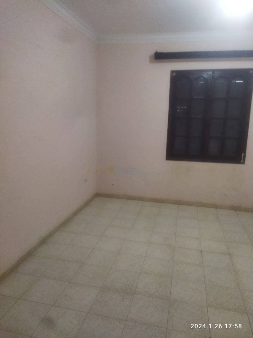 Location Niveau de villa F4 Ain Taya