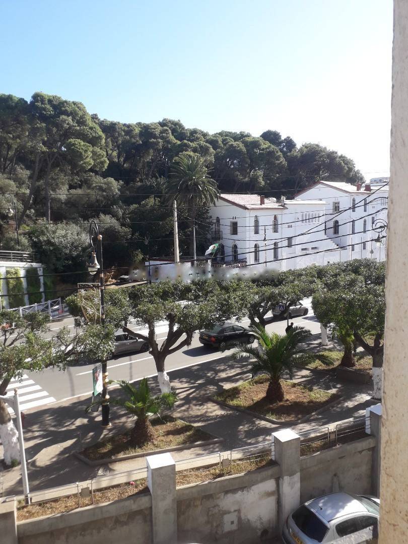 Location Appartement F4 Hydra
