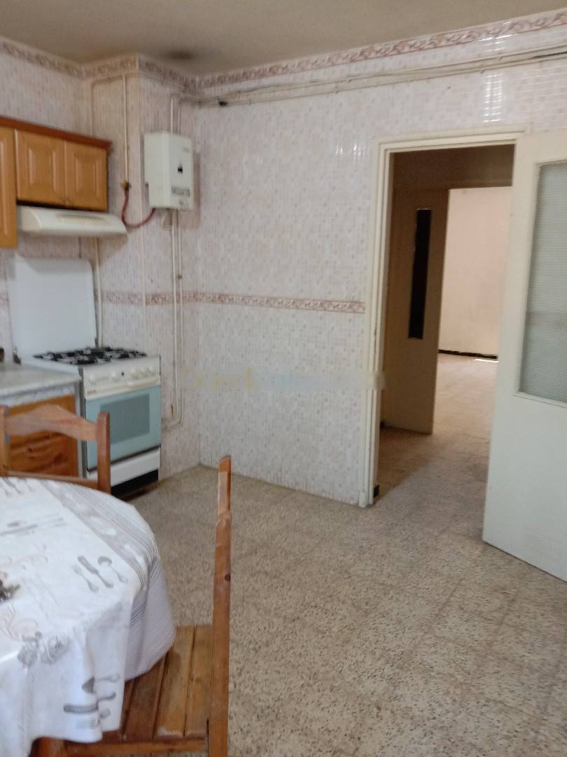 Location Appartement F4 Djasr Kasentina