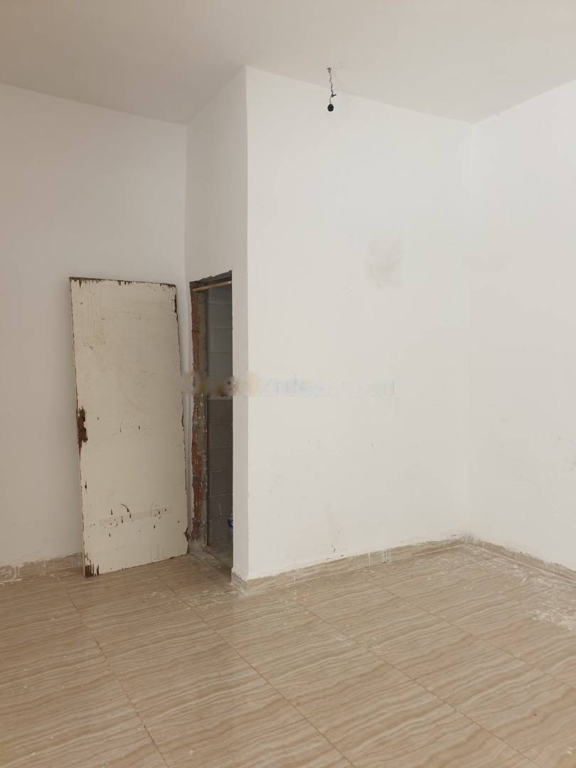 Vente Local F1 Bab Ezzouar