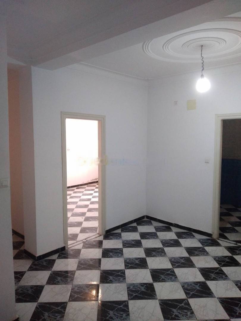 Location Niveau de villa F4 Djasr Kasentina