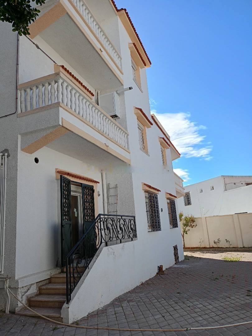 Location Niveau de villa F5 Bouzareah