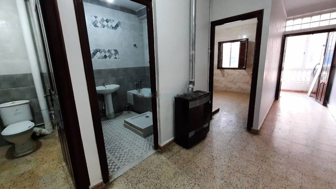 Location Niveau de villa F5 Djasr Kasentina