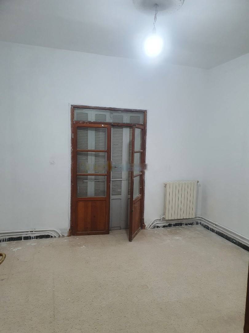 Location Niveau de villa F7 Khraicia