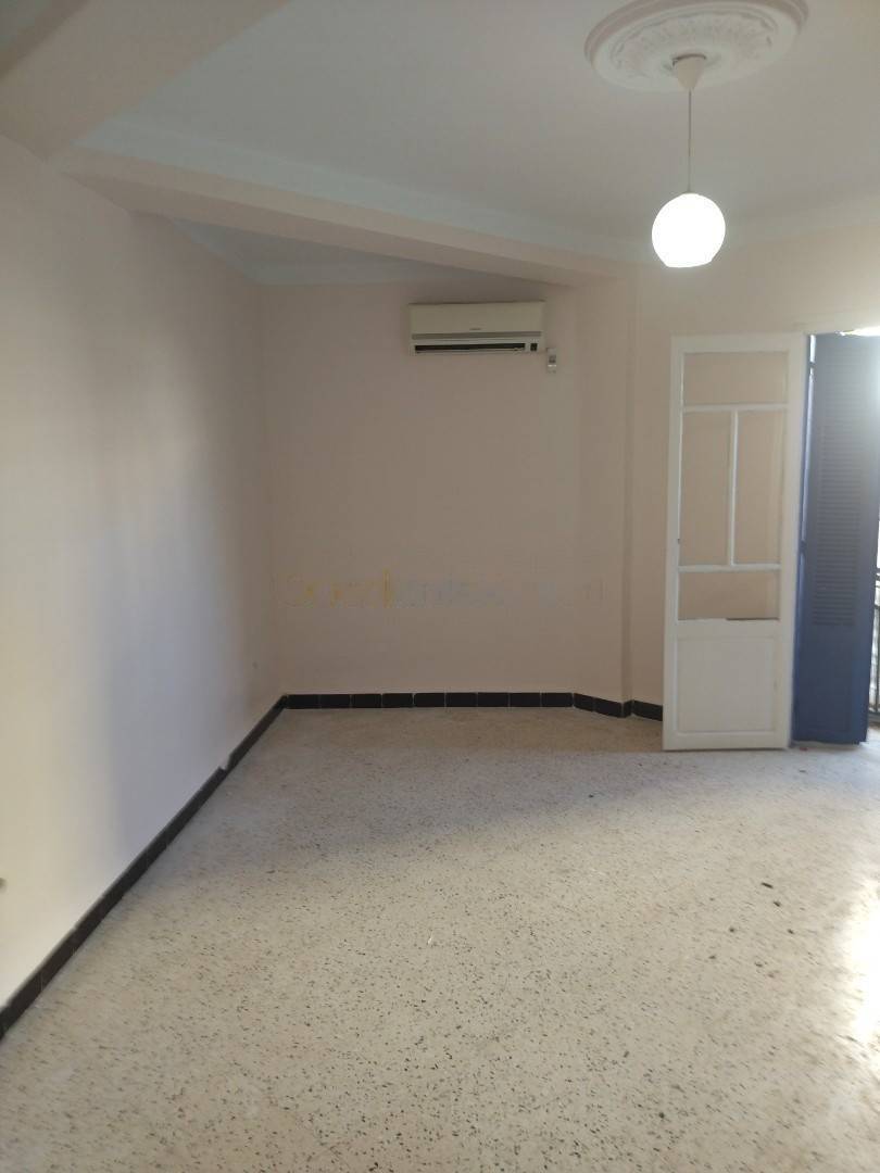 Location Appartement F3 Souidania