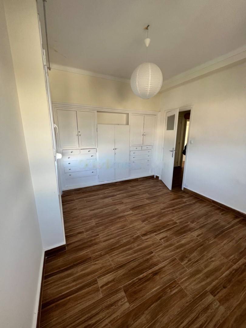 Location Appartement F4 El Mouradia