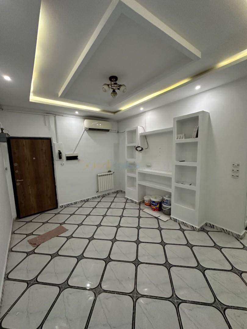 Location Appartement F4 El Mouradia