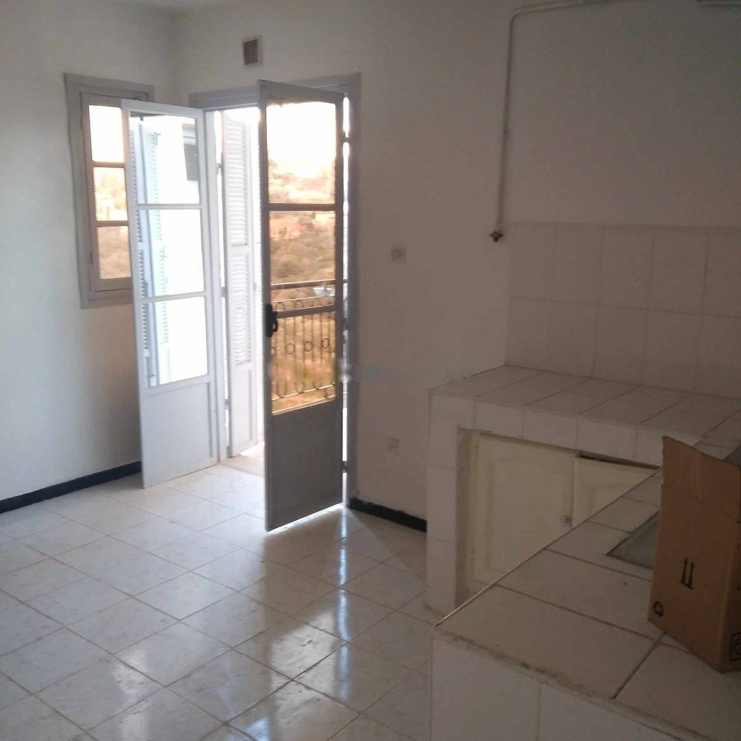 Location Appartement F4 Bouzareah