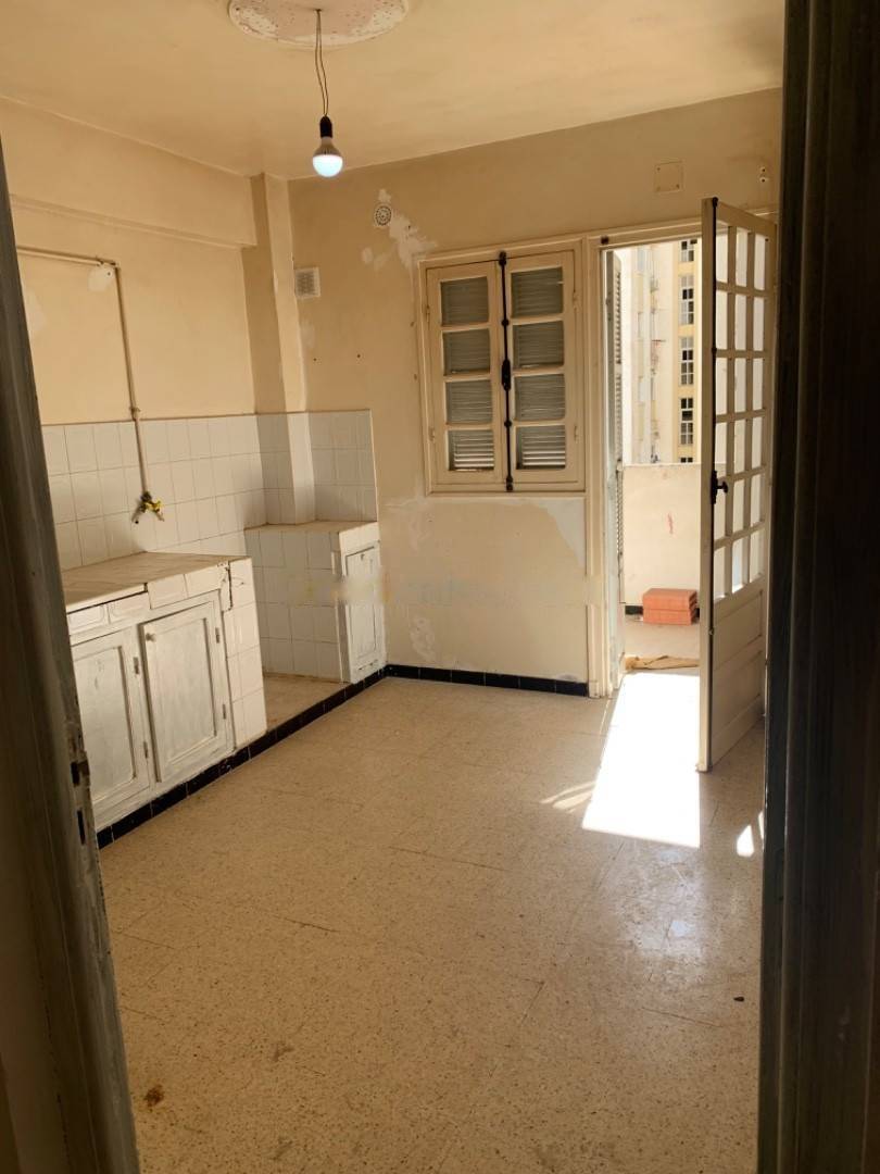 Location Appartement F4 Djasr Kasentina