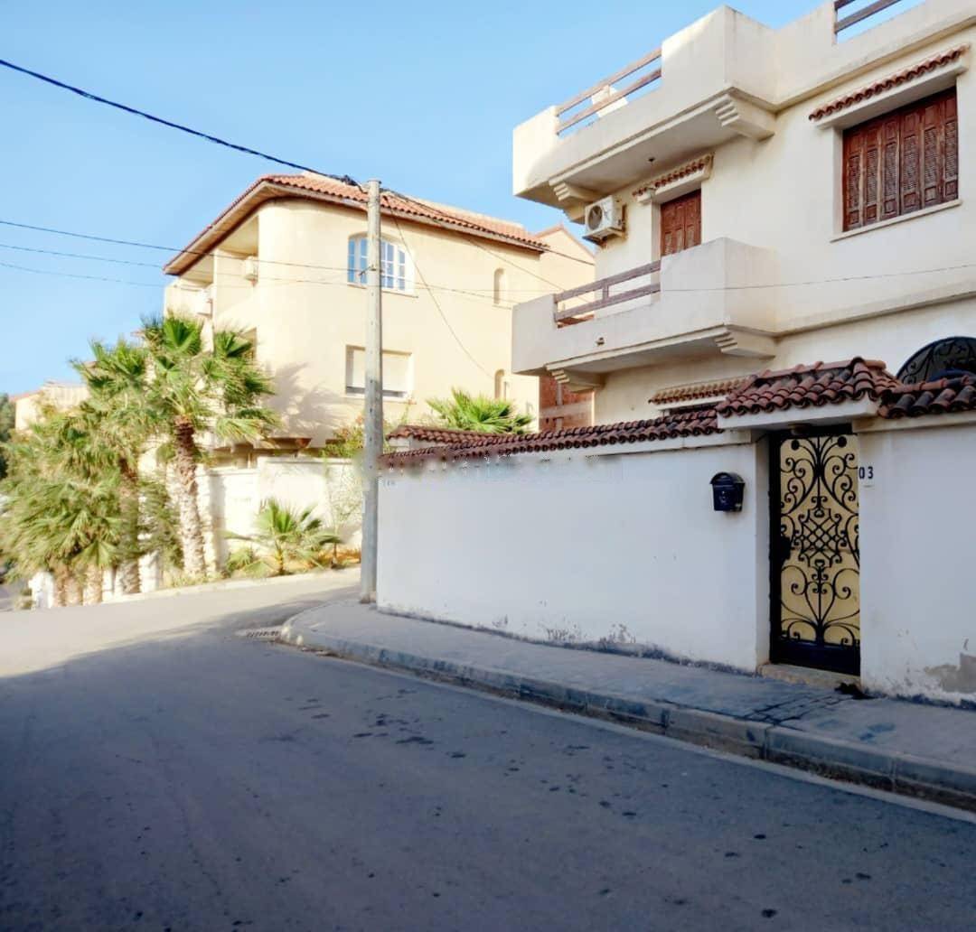  Vente villa f8 el achour