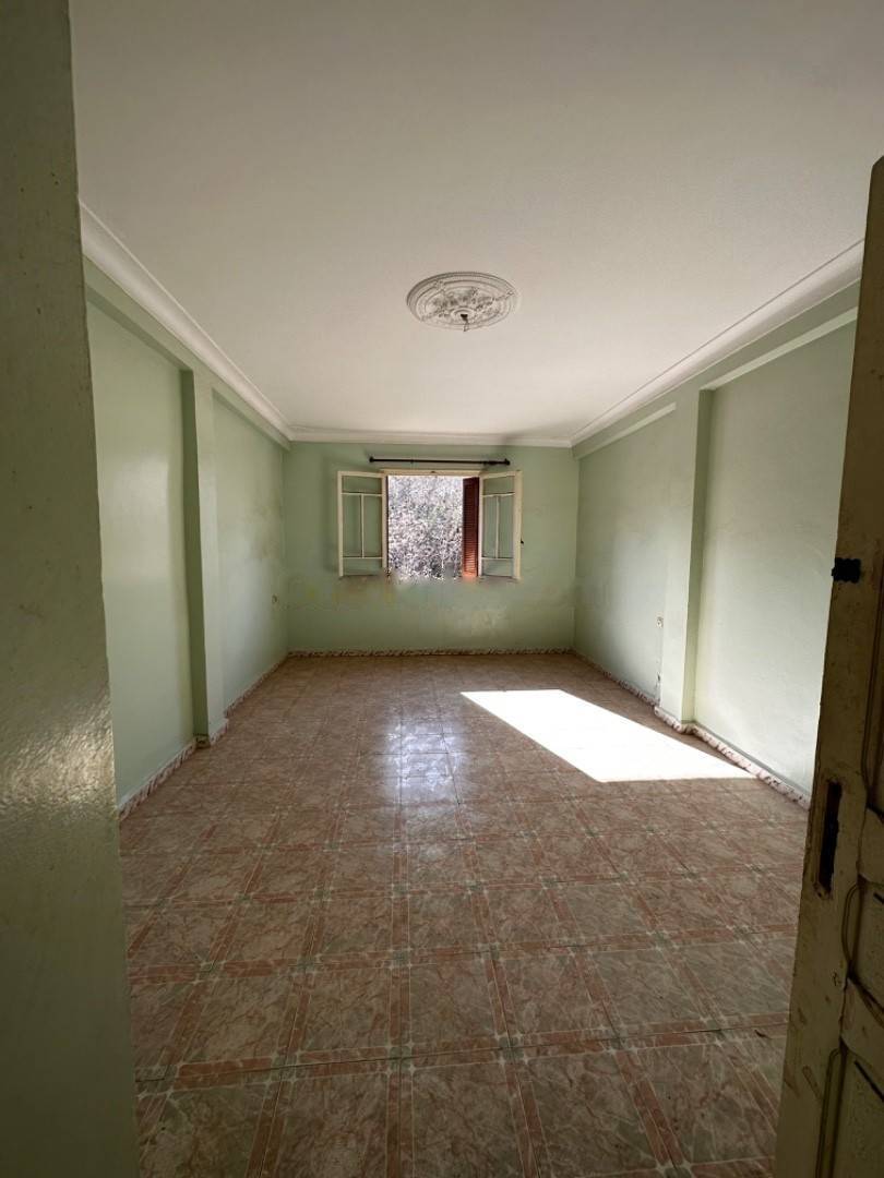 Vente Niveau de villa F3 Hussein Dey