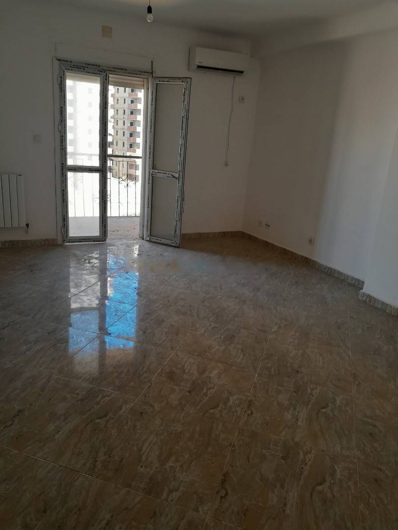 Location Appartement F4 Souidania