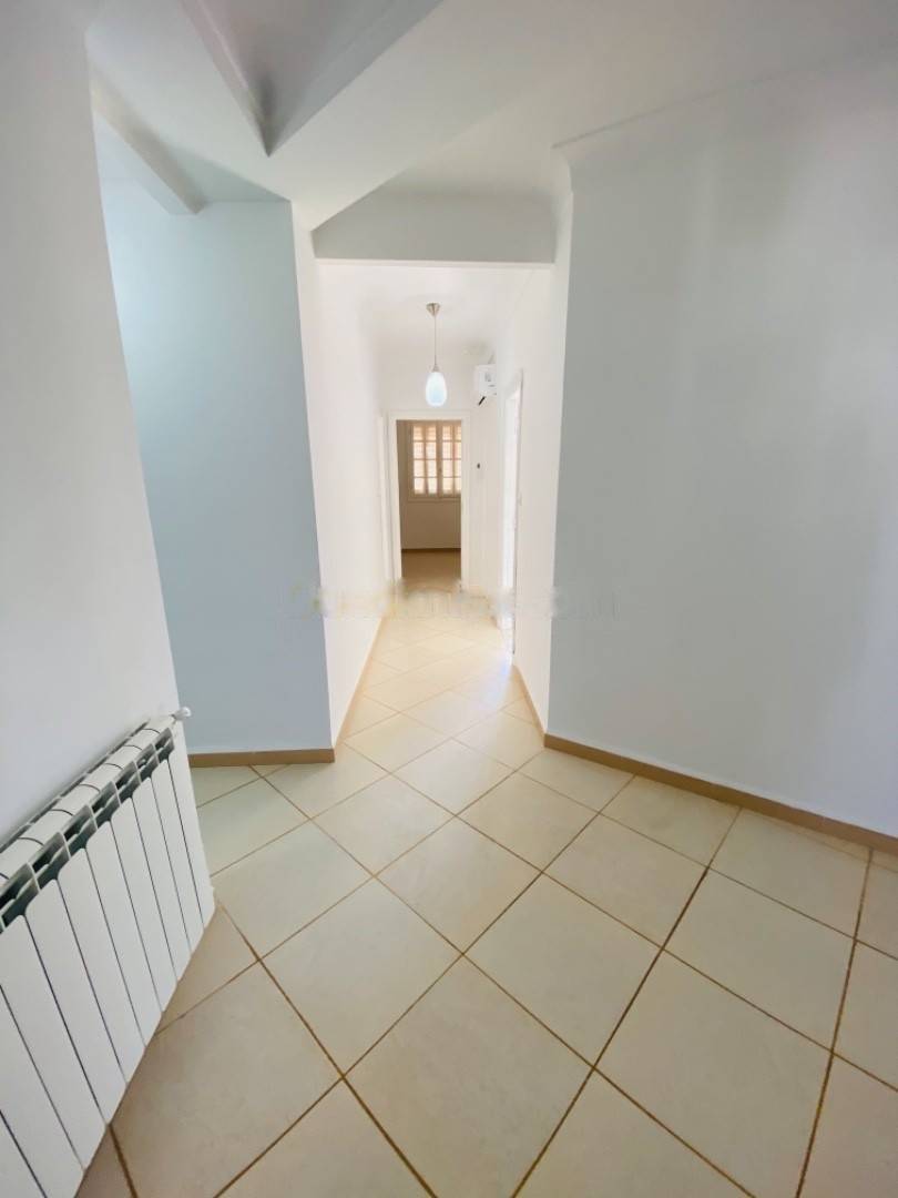 Location Niveau de villa F4 Ben Aknoun