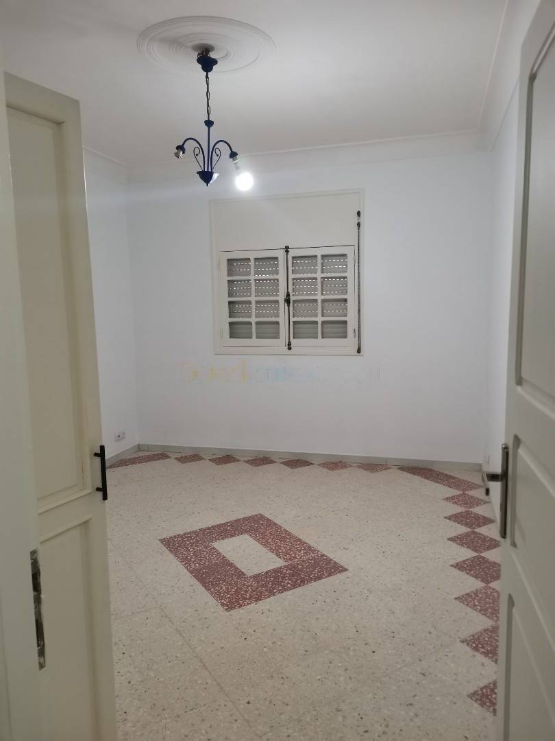 Location Niveau de villa F4 Birkhadem