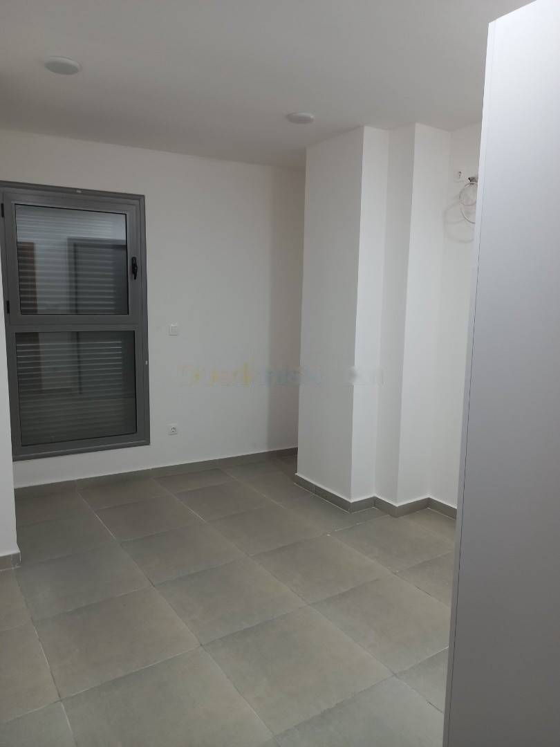 Location Appartement F4 Birkhadem