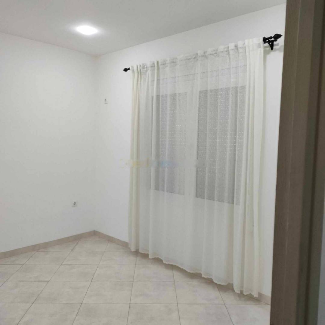 Location Appartement F2 Hydra