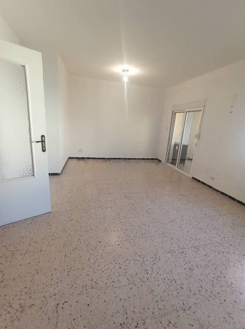 Location Appartement F4 El Achour