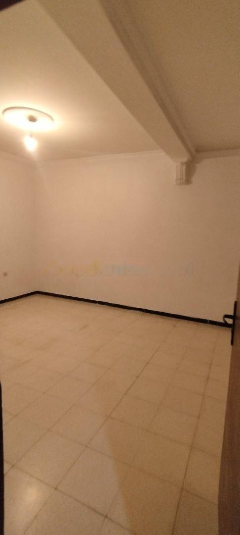 Location Niveau de villa F3 Djasr Kasentina