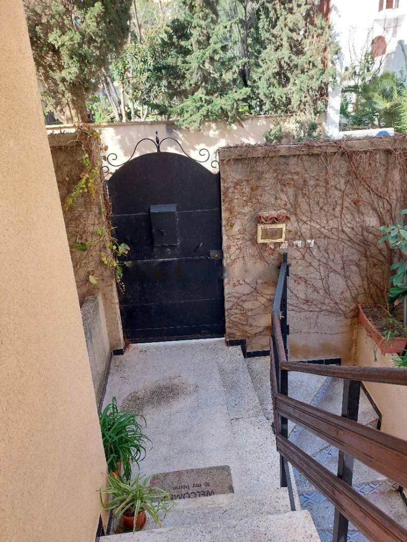Location Niveau de villa F6 Ben Aknoun