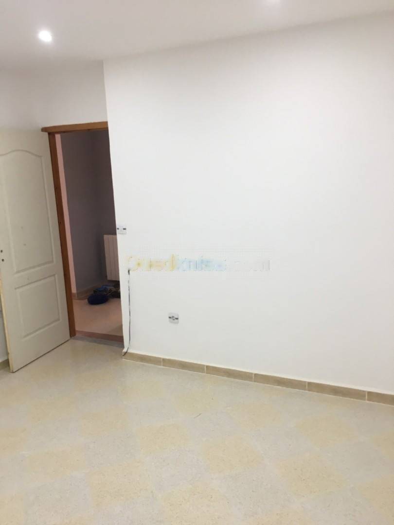 Location Niveau de villa F4 Djasr Kasentina