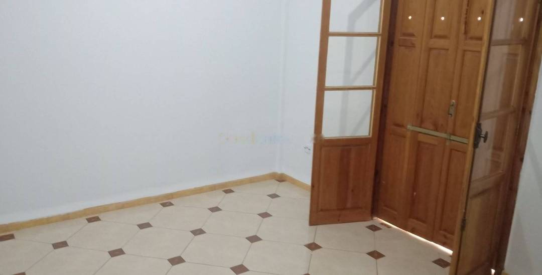 Location Niveau de villa F4 Djasr Kasentina