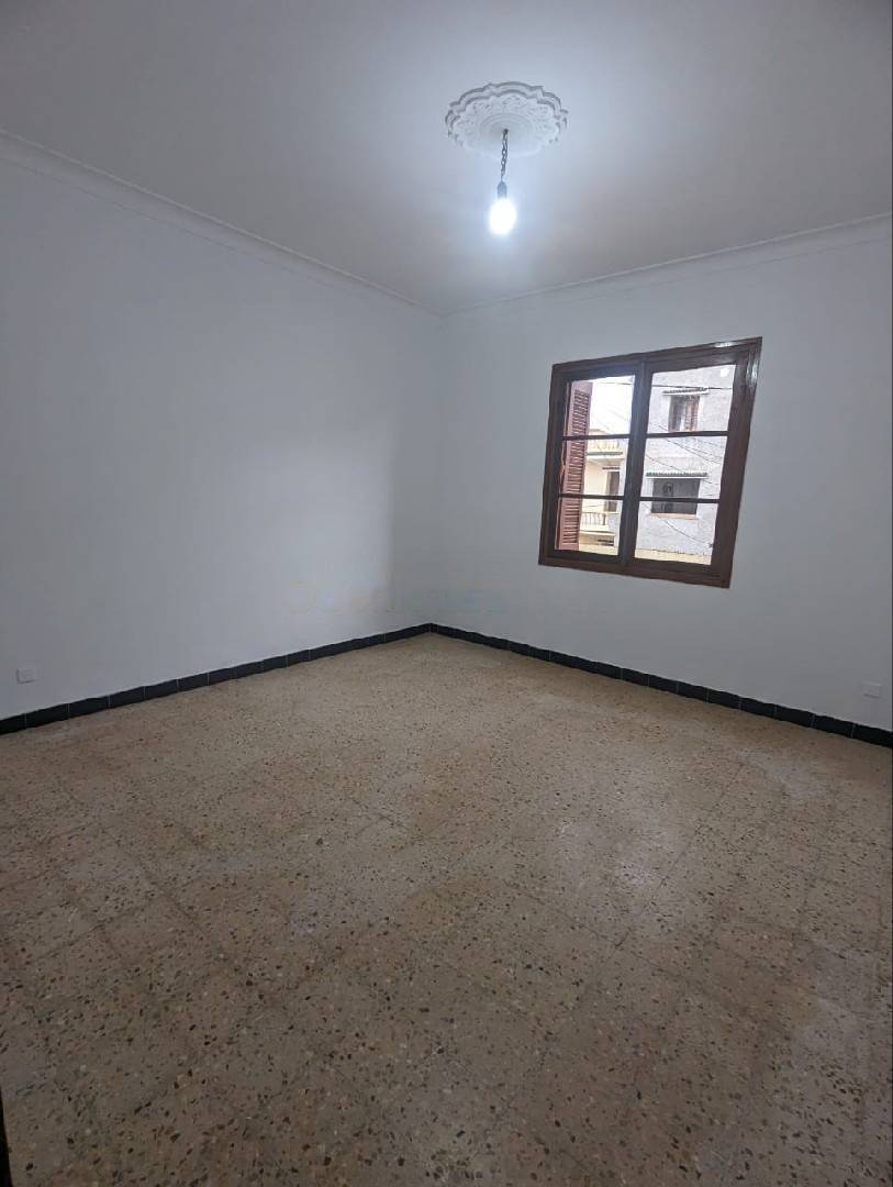 Location Niveau de villa F5 Ain Benian