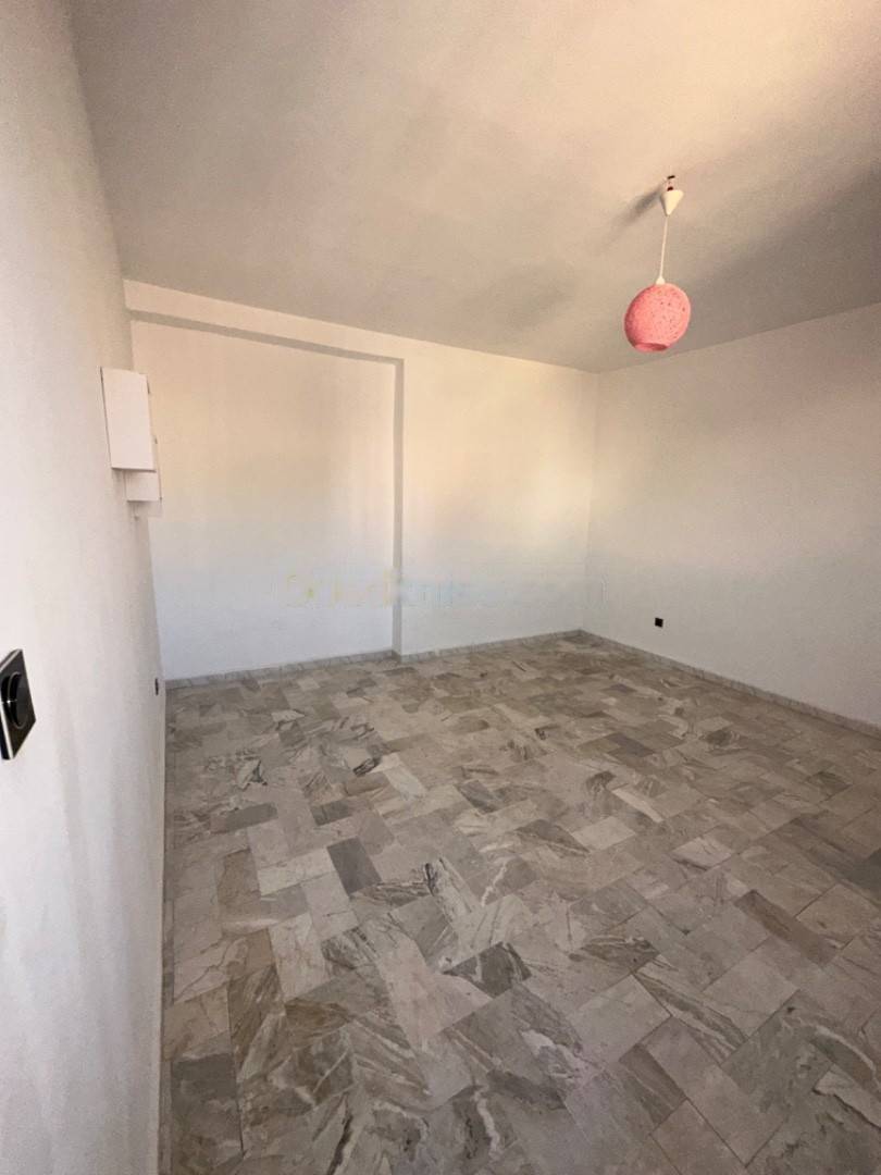Location Appartement F4 Kouba