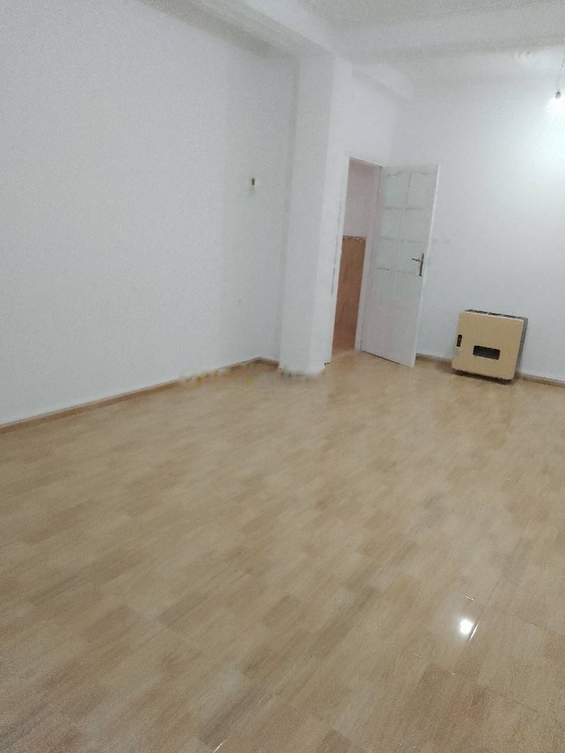 Location Niveau de villa F4 Djasr Kasentina