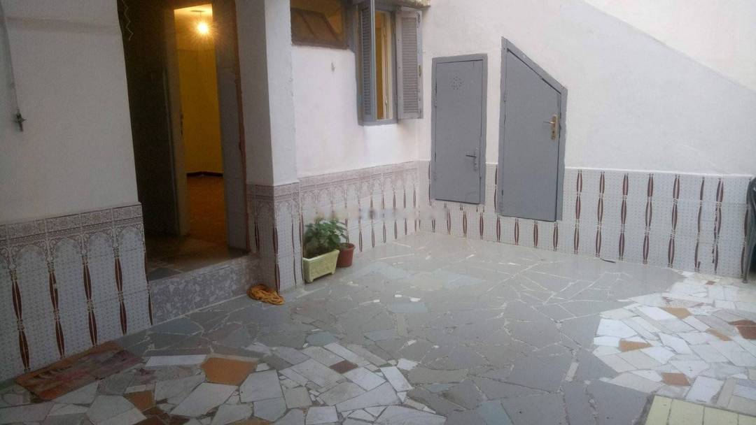 Location Niveau de villa F2 Djasr Kasentina