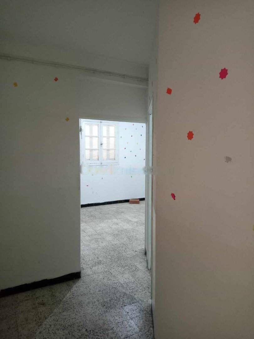Location Niveau de villa F3 Ain Benian