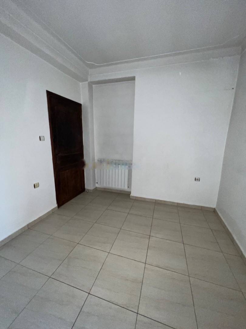 Location niveau de villa f4 saoula 7