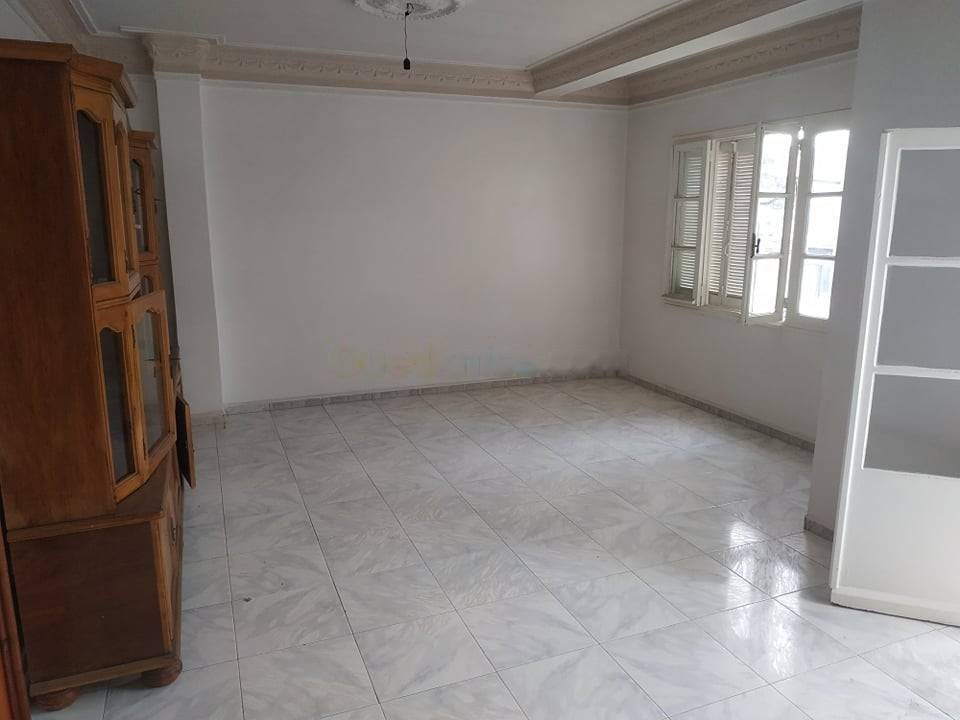 Location Niveau de villa F5 Hussein Dey