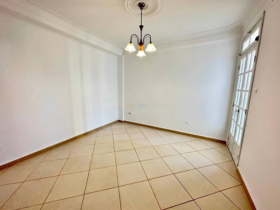 Location Niveau de villa F4 Ben Aknoun