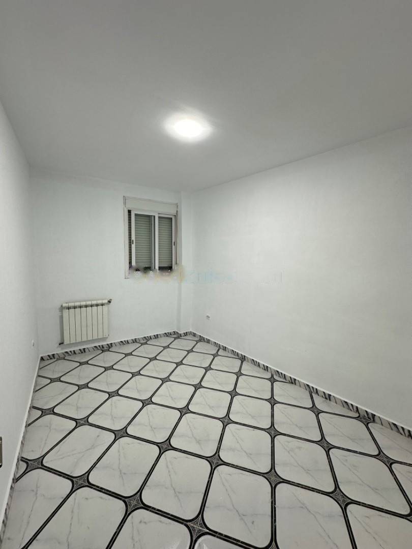 Location Appartement F4 El Mouradia