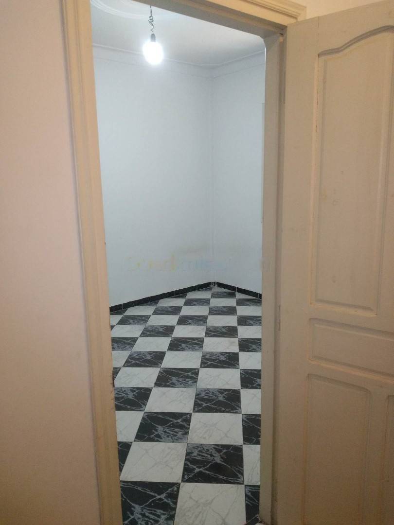 Location Niveau de villa F4 Djasr Kasentina