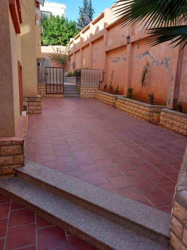 Location Niveau de villa F4 Hydra