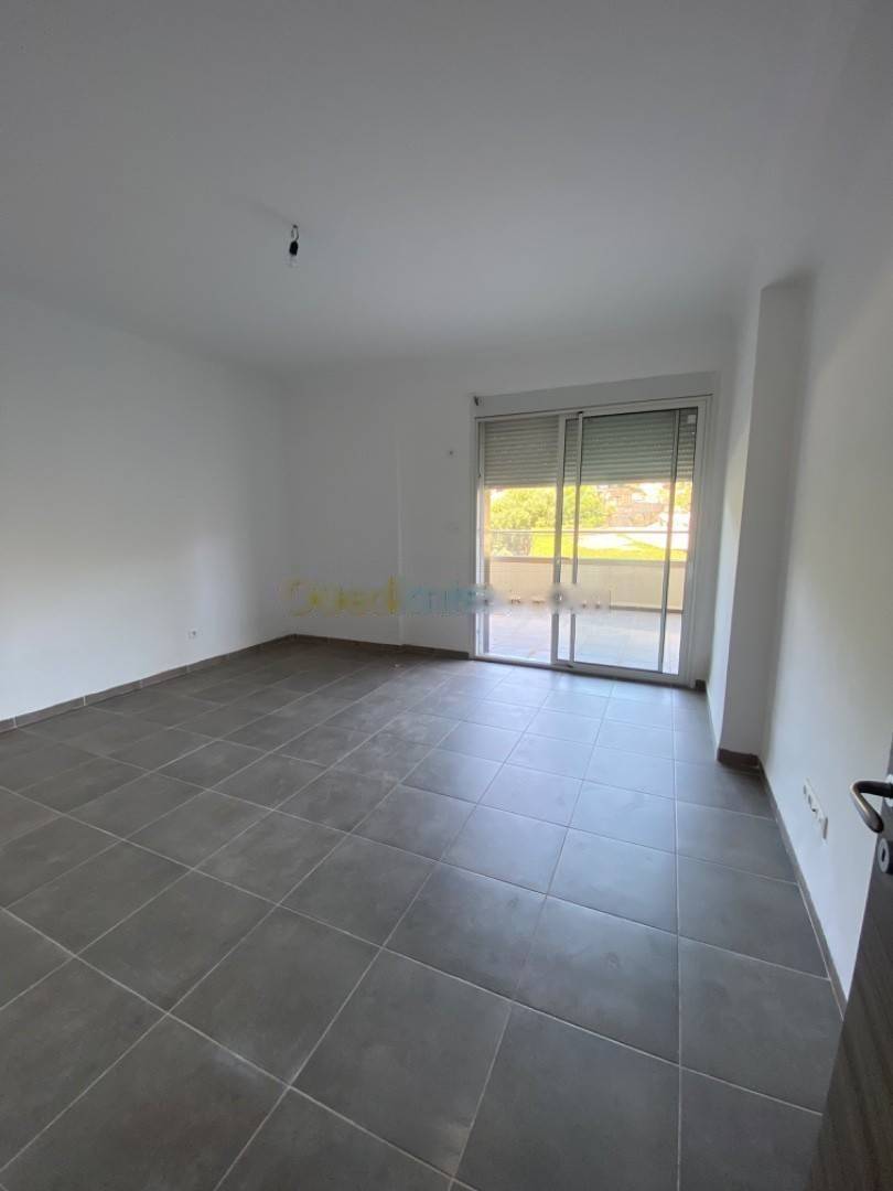 Location Appartement F4 Hydra