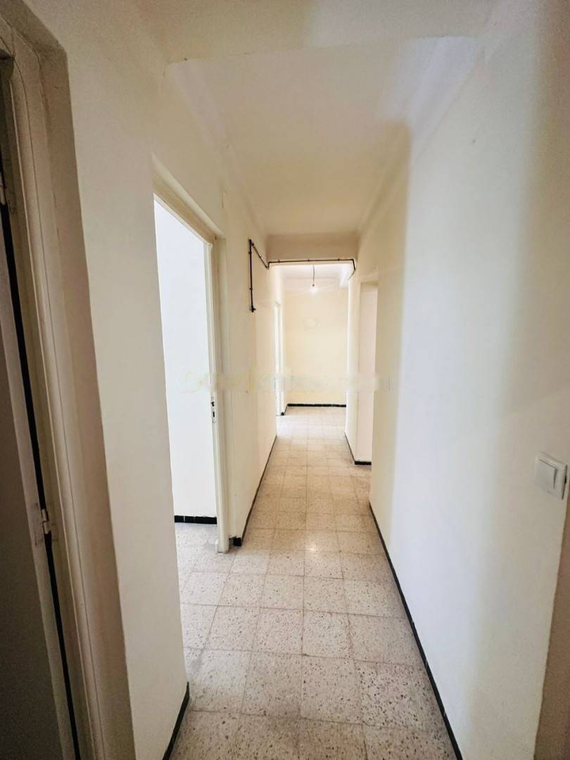 Location Appartement F3 Bab Ezzouar